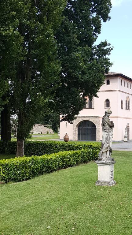 Tenuta Il Tenchio Hotel Lacchiarella Eksteriør billede