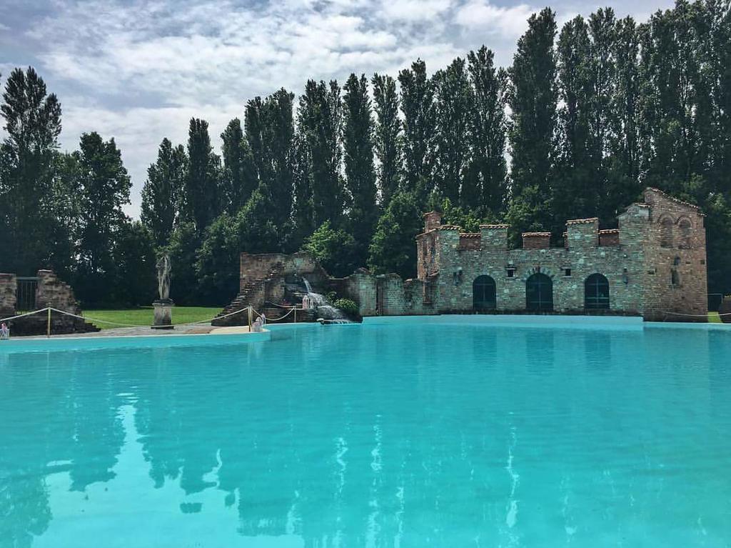 Tenuta Il Tenchio Hotel Lacchiarella Eksteriør billede